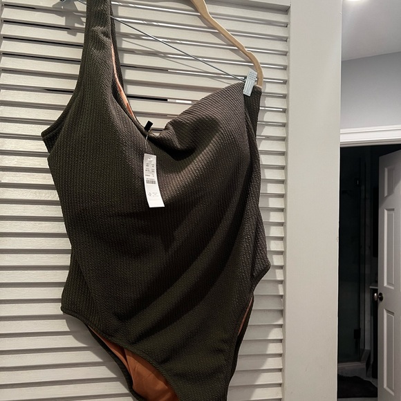 NWT J. Crew Hunter Green Textured One-Shoulder One-Piece Swimsuit 20 - Picture 2 of 6